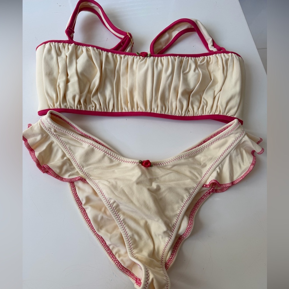 Montce Cream Raspberry Binded Set